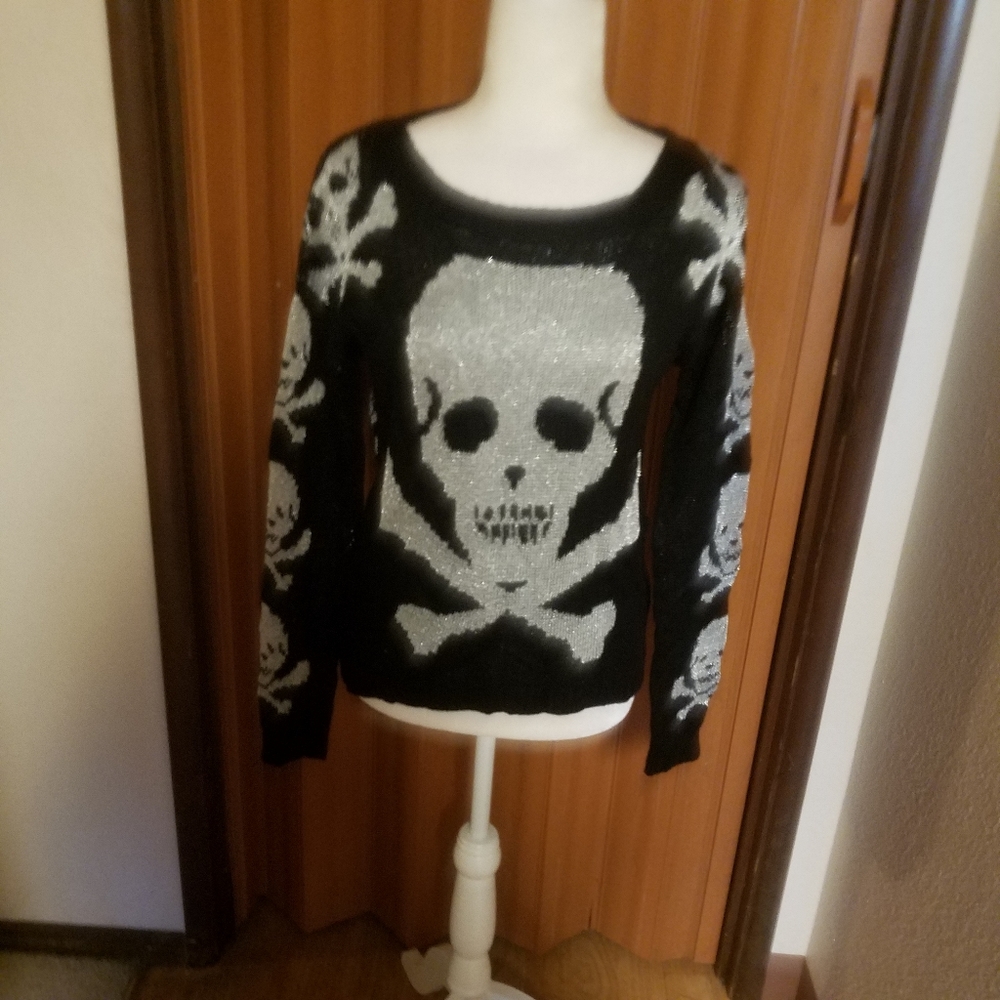 BLACK AND SILVER SKULL CROSS BONE SWEATER